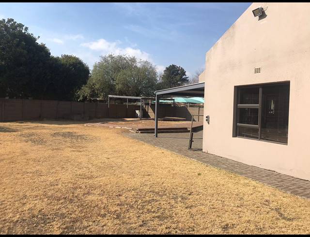 270M² OFFICE FOR SALE IN BRACKENHURST